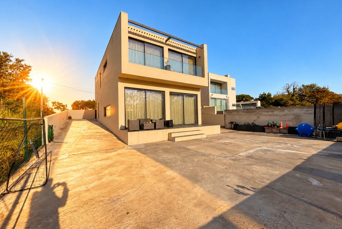 Moradia T3+1 independente com Terreno de 823 m² em Canelas – Vila Nova de Gaia