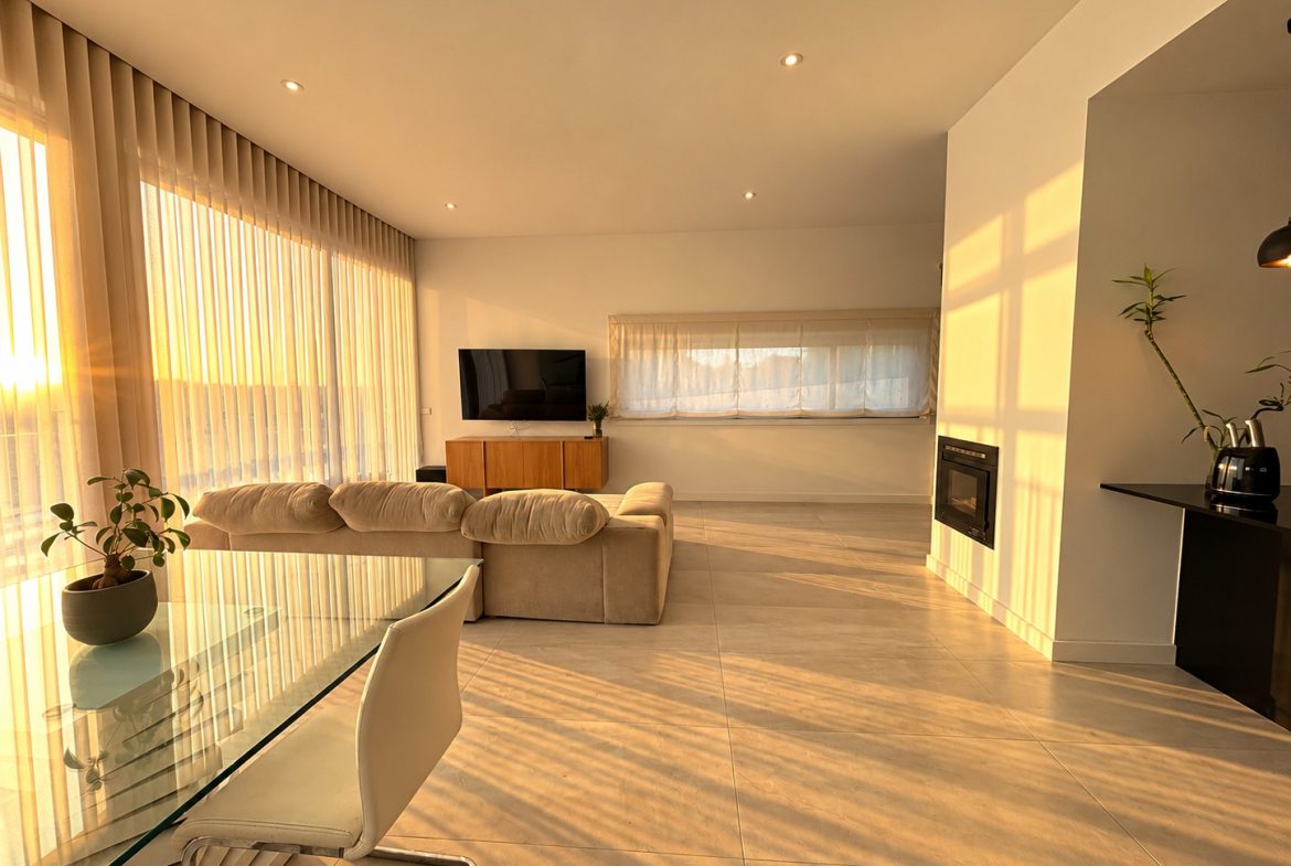 Moradia T3+1 independente com Terreno de 823 m² em Canelas – Vila Nova de Gaia