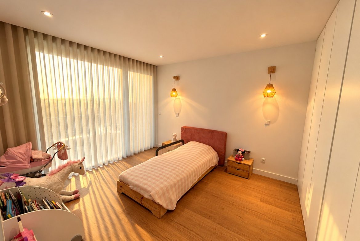 Moradia T3+1 independente com Terreno de 823 m² em Canelas – Vila Nova de Gaia